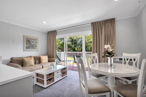 Deluxe Studio | Living area | TV - East Hampton House Resort (East Hampton)