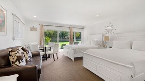 Deluxe Studio, Kitchen | Free WiFi - East Hampton House Resort (East Hampton)