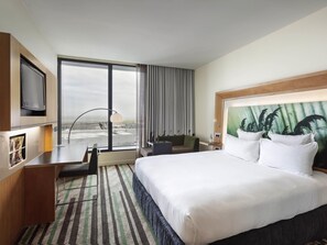 In-room safe, desk, blackout curtains, soundproofing - Novotel Auckland Airport (Auckland)