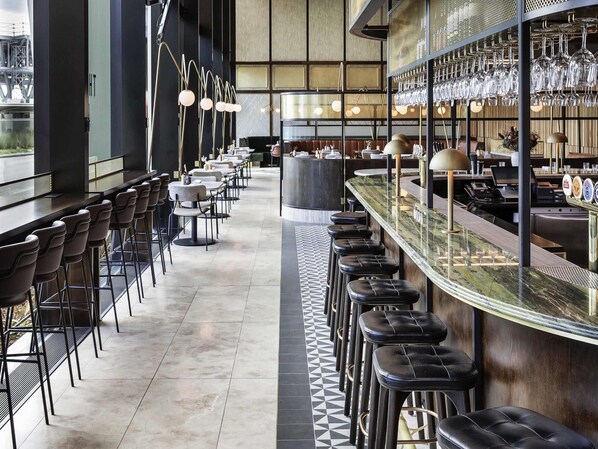 Breakfast, lunch and dinner served - Novotel Auckland Airport (Auckland)