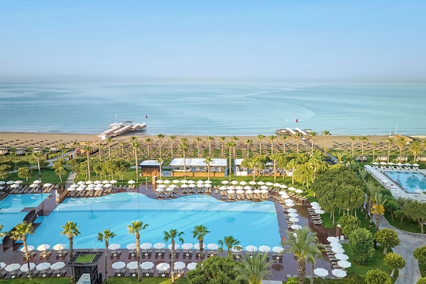 Private beach, free beach shuttle, sun loungers, beach umbrellas