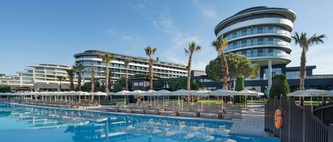 Indoor pool, 6 outdoor pools, pool umbrellas, sun loungers