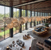 15 bars/lounges, 4 poolside bars, 2 beach bars