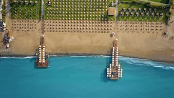 Private beach, free beach shuttle, sun loungers, beach umbrellas