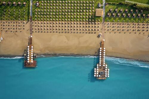 Plage privée, navette gratuite vers la plage, chaises longues, parasols