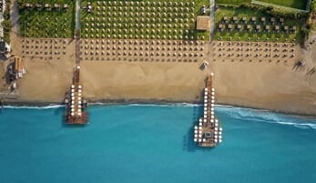 Private beach, free beach shuttle, sun loungers, beach umbrellas
