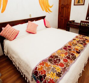 Double Room | In-room safe, desk, iron/ironing board, free WiFi - Mansión de los Ángeles (San Cristóbal de las Casas)