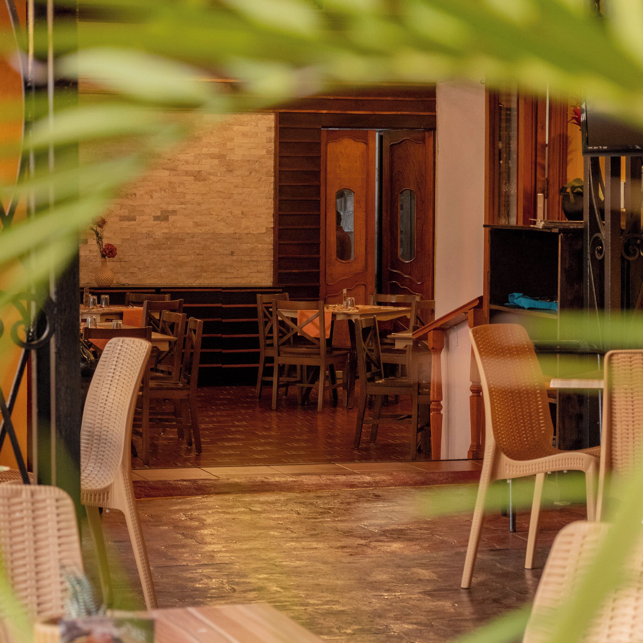 Breakfast and dinner served