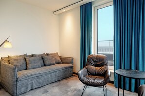 Desk, soundproofing, free WiFi, bed sheets - Motel One Berlin - Hauptbahnhof (Berlin)
