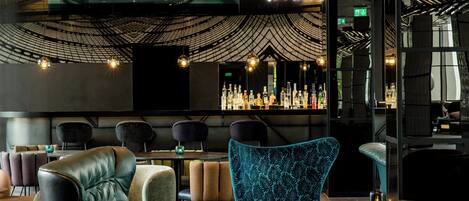 Bar (trong khuôn viên)
