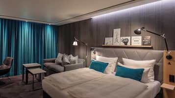 Escrivaninha, quartos à prova de som, Wi-Fi de cortesia, roupa de cama