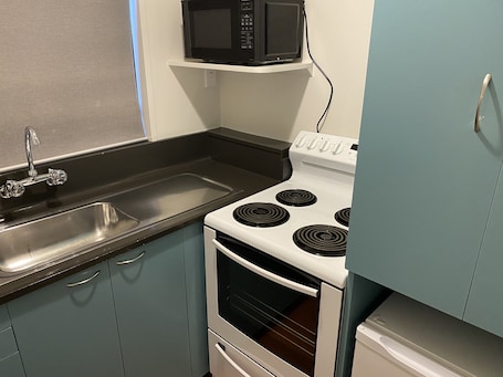 Refrigerador, microondas, tetera/pava eléctrica