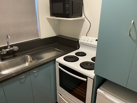 Refrigerador, microondas, tetera/pava eléctrica