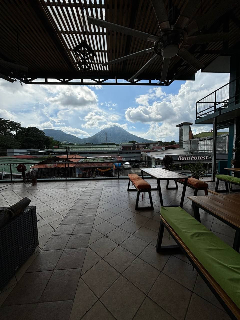 Hiên