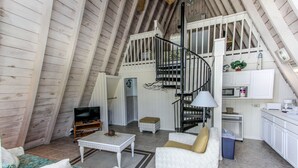 Cottage | Living room - Anchor Inn and Cottages (Sanibel)