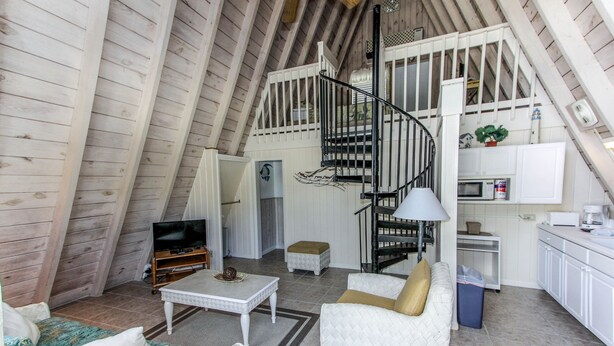 Cottage | Living room | 32-inch flat-screen TV with cable channels, TV - Anchor Inn and Cottages (Sanibel)