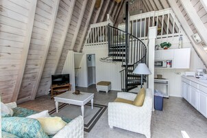 村舍 | 客厅 | 32-英寸纯平电视 （配备有线频道）、电视