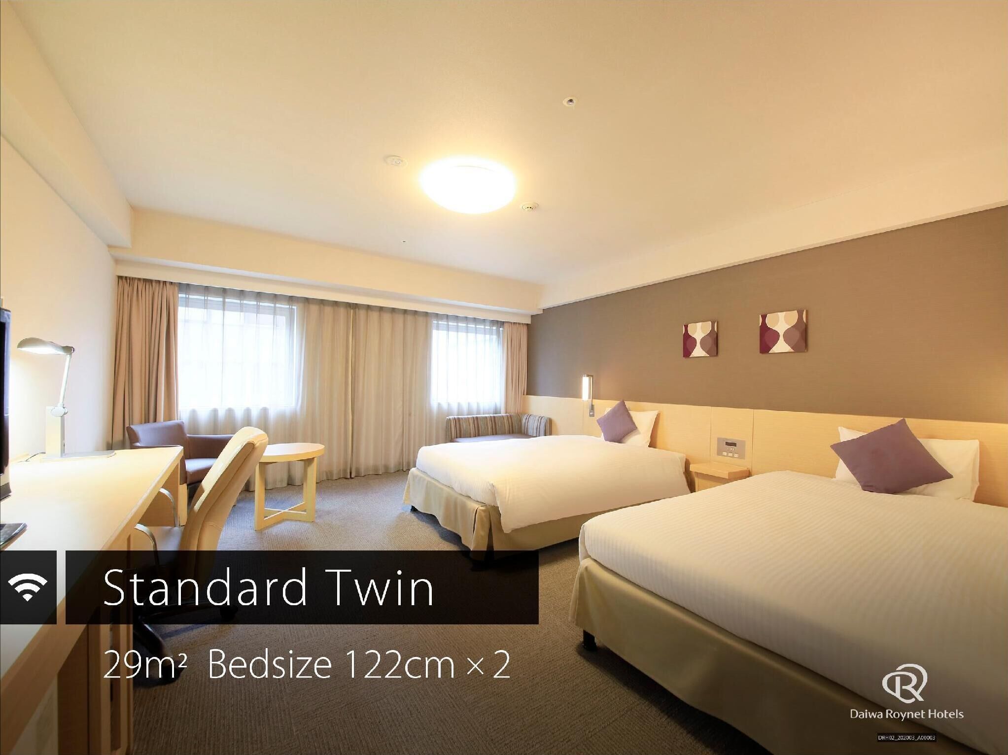 高档床上用品、羽绒被、办公桌、遮光窗帘