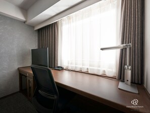 Hochwertige Bettwaren, Daunenbettdecken, Schreibtisch