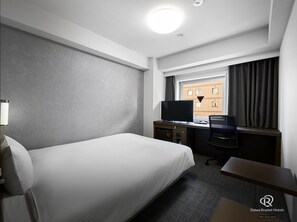 Premium bedding, down duvets, desk, blackout curtains - Daiwa Roynet Hotel YOKOHAMA-KANNAI (Yokohama)