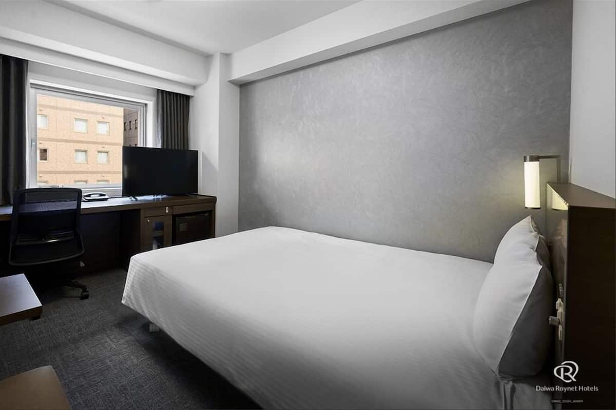Premium bedding, down comforters, desk, blackout drapes