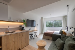 Studio, Balcony | Private kitchen | Fridge, microwave, stovetop, coffee/tea maker
