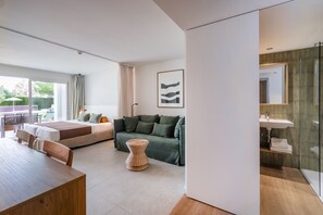1 quarto, cofres nos quartos, individualmente mobiliados, escrivaninha