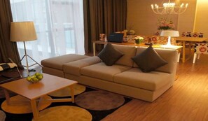 Empire Sanctuary | Minibar, in-room safe, desk, iron/ironing board - Empire Hotel Subang (Subang Jaya)