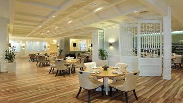 2 restaurants, breakfast, lunch, dinner served; Chinese cuisine