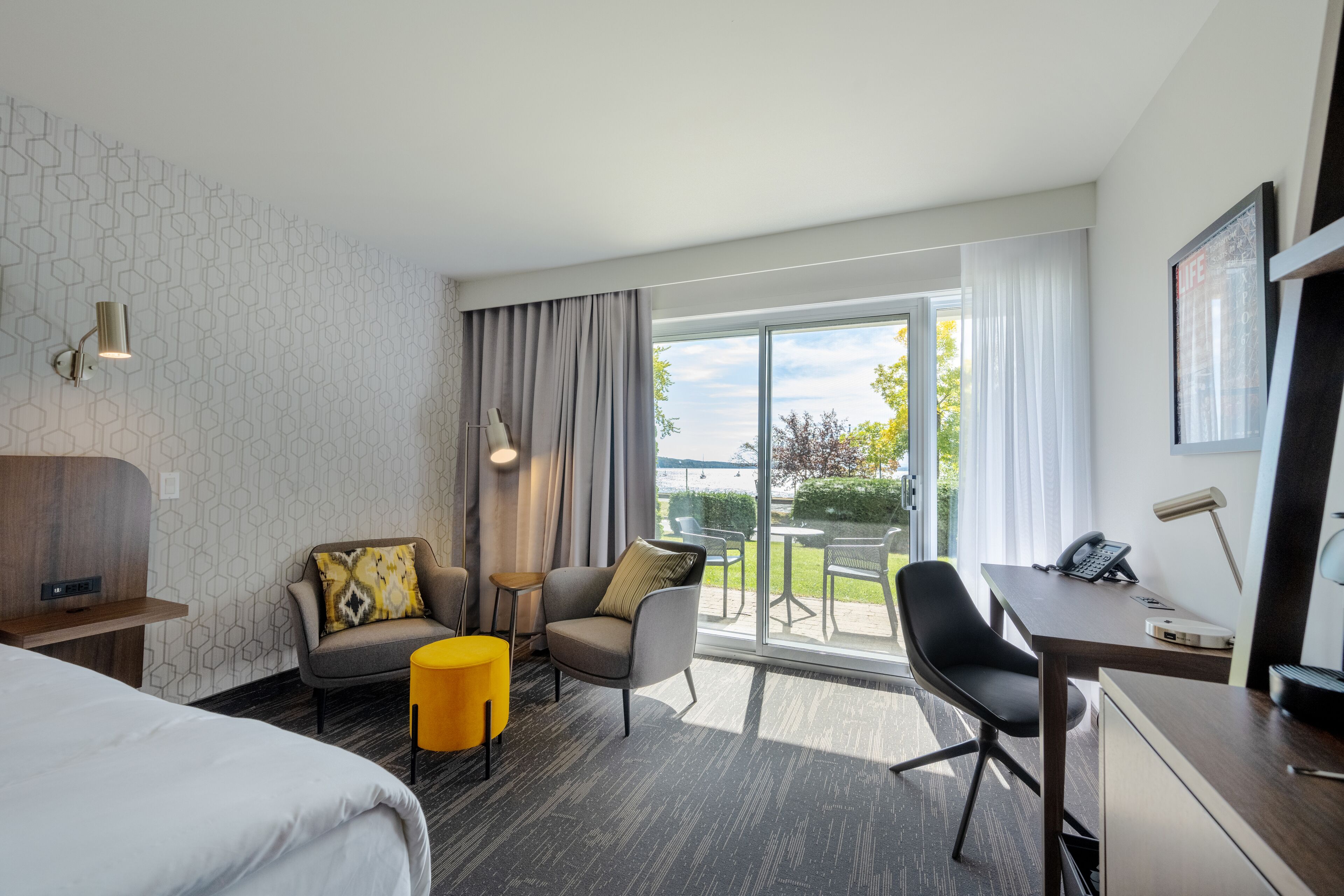 Duo | 高級寝具、低反発ベッド、客室ごとに異なる装飾、デスク