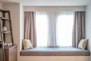 Verso | Premium bedding, memory foam beds, individually decorated, desk