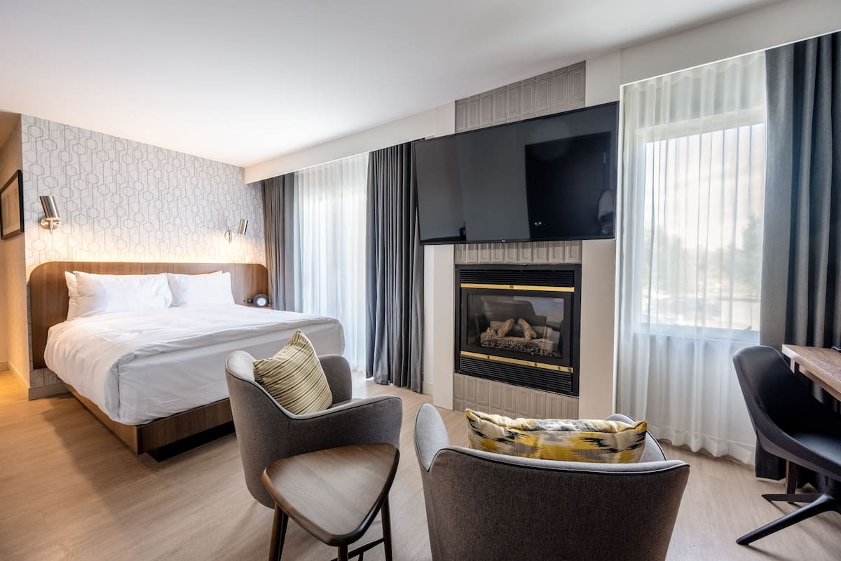 recto-queen | premium bedding, memory-foam beds, individually decorated, desk