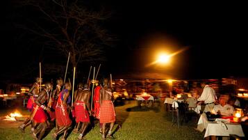 Breakfast, lunch and dinner served