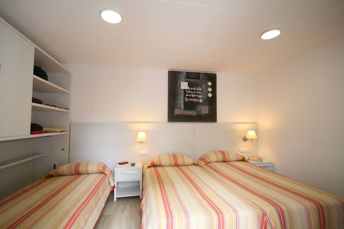 Desk, free cots/infant beds, WiFi