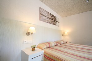 Bungalow for 2 adults + 1 child less than 4 years - Cala Montjoi, Ciudad de Vacaciones (Roses)