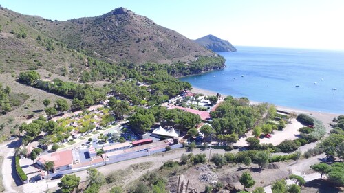 Cala Montjoi, Ciudad de Vacaciones