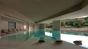 Couples treatment room(s), sauna, hot tub, steam room