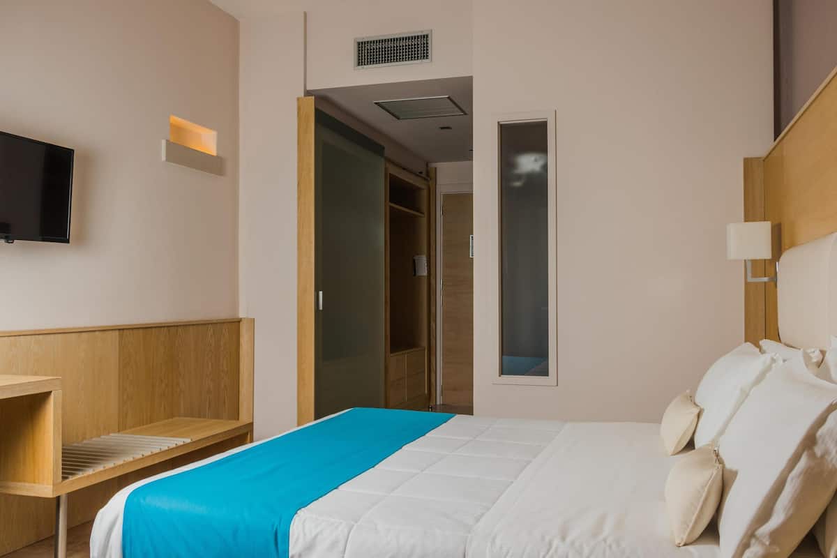 Superior Double or Twin Room | 1 bedroom, minibar, in-room safe, desk