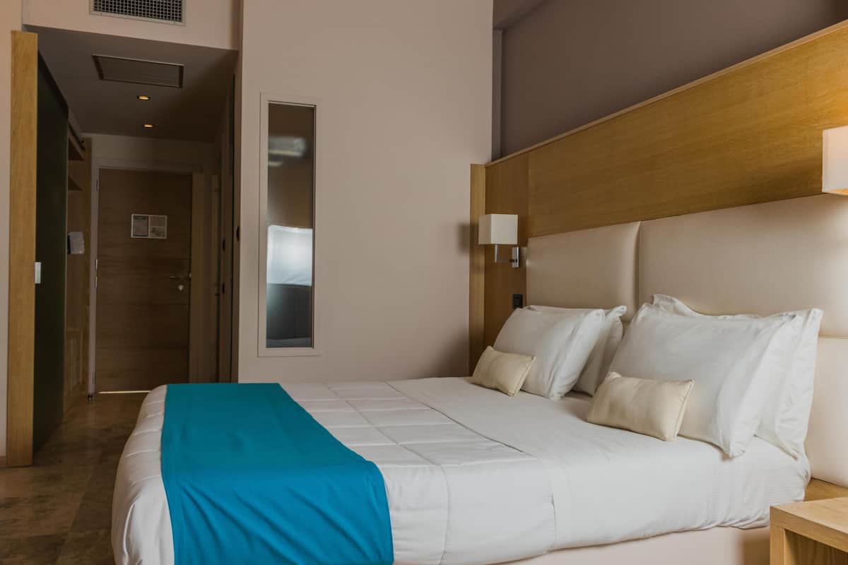 Suite | 1 bedroom, minibar, in-room safe, desk