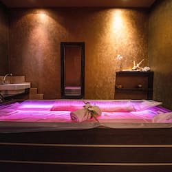 Couples treatment room(s), sauna, hot tub, steam room