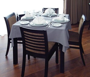 Breakfast, lunch and dinner served - Inatel Flores Hotel (Santa Cruz das Flores)