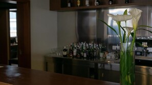 Bar (on property) - Inatel Flores Hotel (Santa Cruz das Flores)