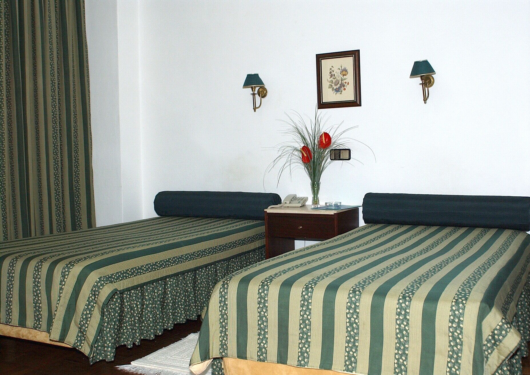 desk, free cots/infant beds, bed sheets