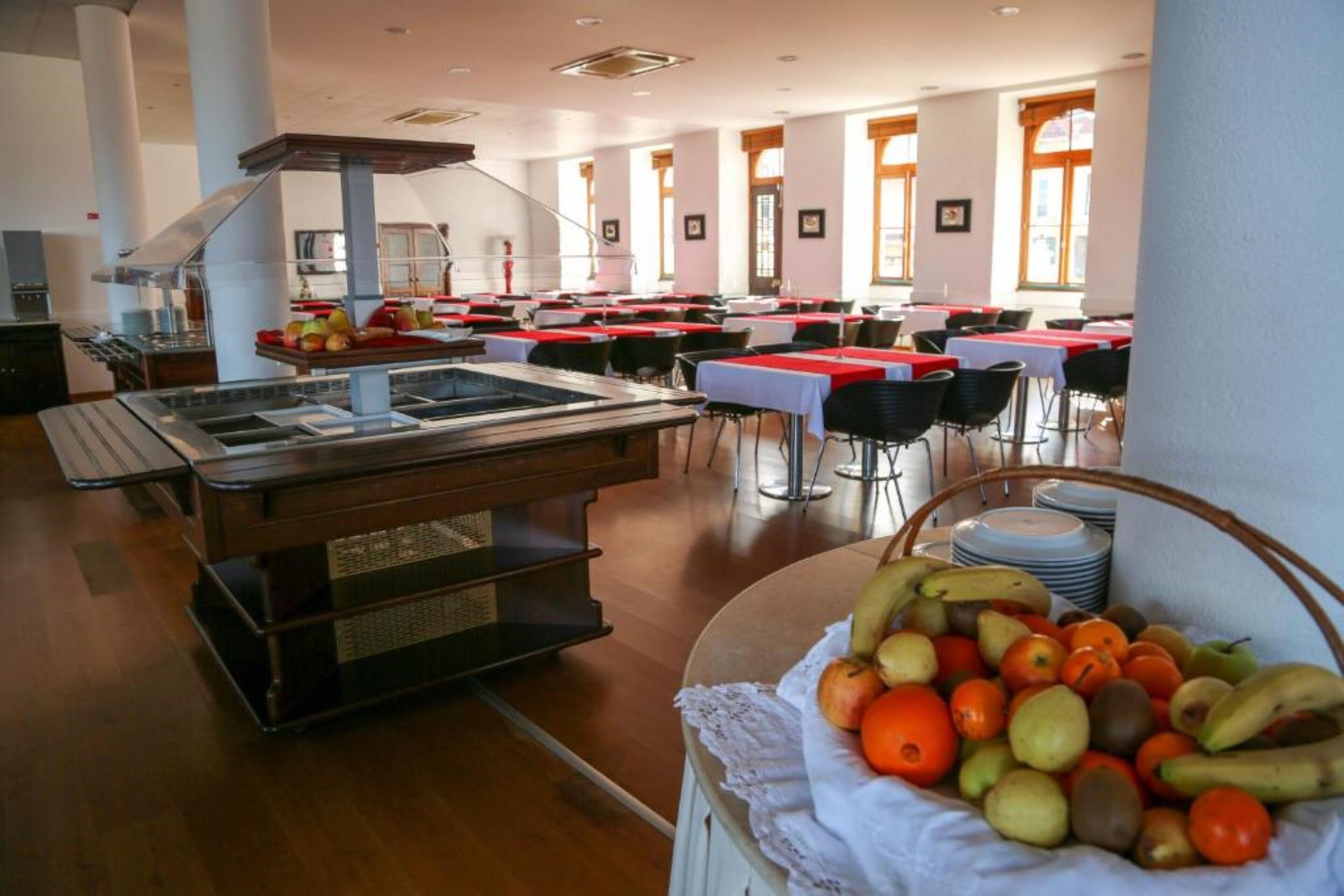 free buffet breakfast