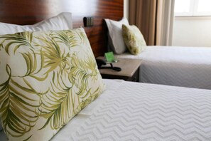 Desk, free cots/infant beds, bed sheets - INATEL Luso (Mealhada)