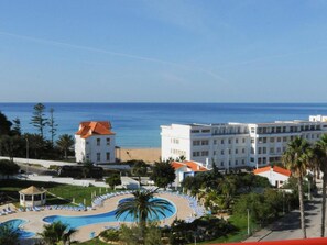 Outdoor pool, pool umbrellas, sun loungers - INATEL Albufeira (Albufeira)
