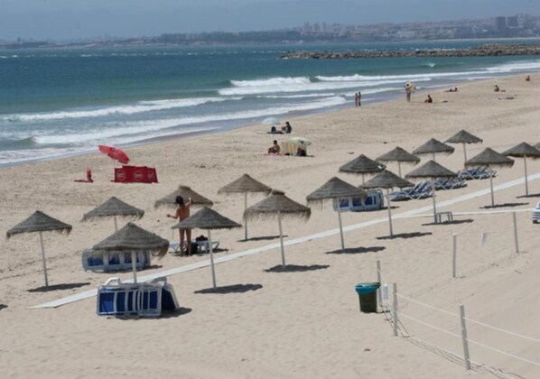 Beach nearby - INATEL Caparica (Almada)