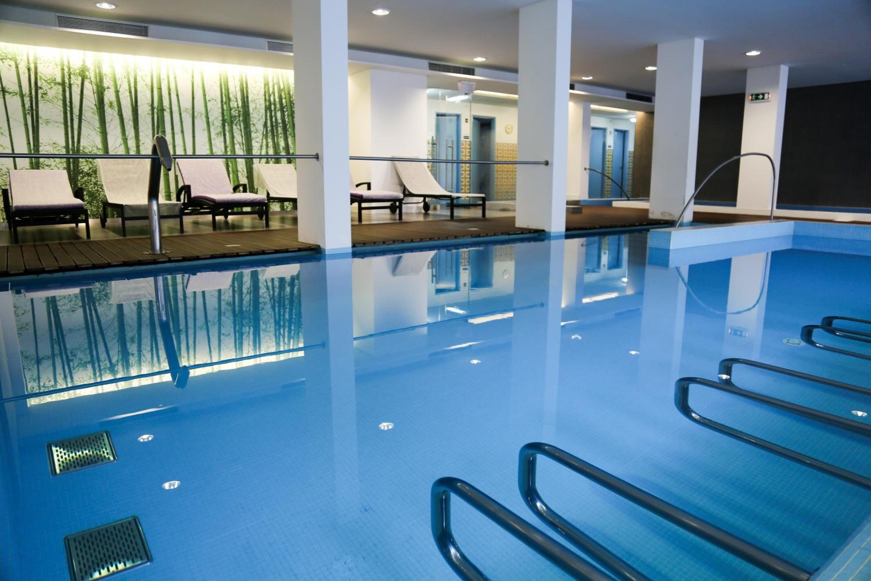 من حمّامات السباحة المغطاة، حمّام سباحة خارجي موسمي