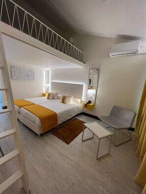 Minibar, escritorio, sistema de insonorización y cunas gratuitas