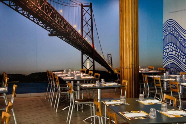 Breakfast, lunch, dinner served; beach views 